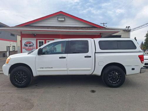 2011 Nissan Titan SV