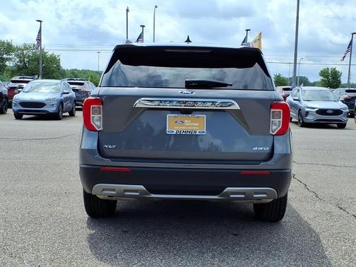 CARBONIZED GRAY METALLIC 2024 Ford Explorer XLT