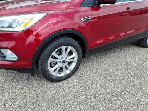 RUBY RED METALLIC TINTED CC 2017 Ford Escape SE