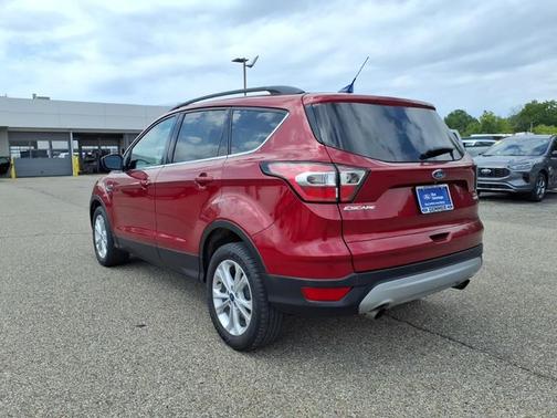 RUBY RED METALLIC TINTED CC 2017 Ford Escape SE