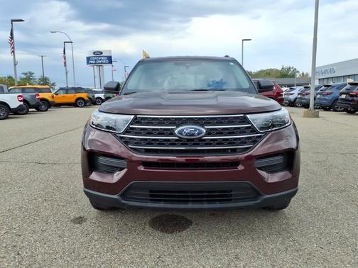 BURGUNDY VELVET MET TINT CC 2022 Ford Explorer XLT