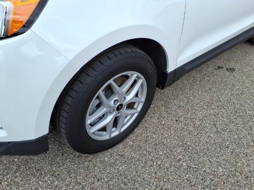 STAR WHITE 2024 Ford Edge SEL