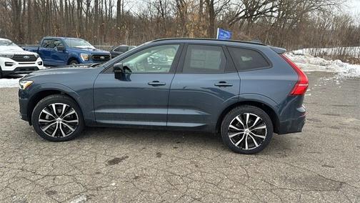 2023 Volvo XC60 B5 PLUS DARK THEME