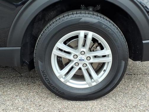 AGATE BLACK METALLIC 2023 Ford Explorer XLT