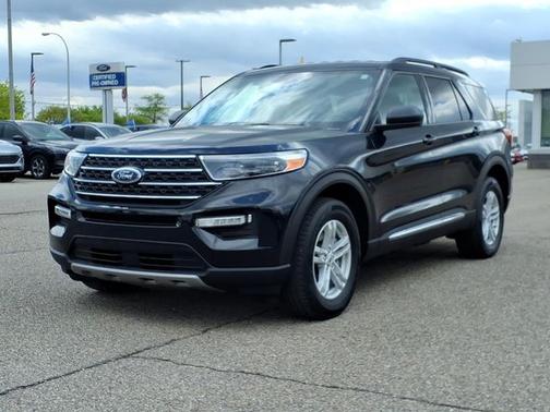 AGATE BLACK METALLIC 2023 Ford Explorer XLT