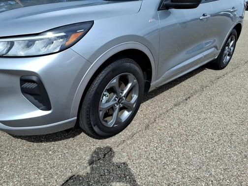 ICONIC SILVER METALLIC 2024 Ford Escape ST-LINE