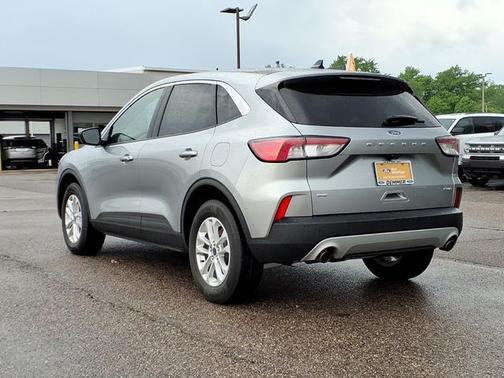 ICONIC SILVER 2022 Ford Escape SE
