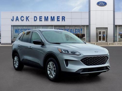 ICONIC SILVER 2022 Ford Escape SE