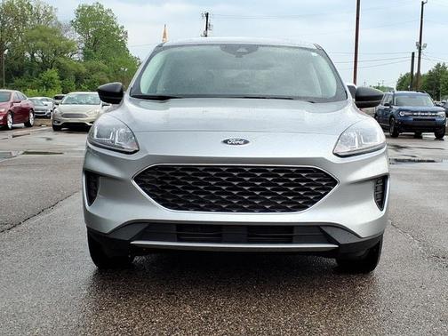 ICONIC SILVER 2022 Ford Escape SE
