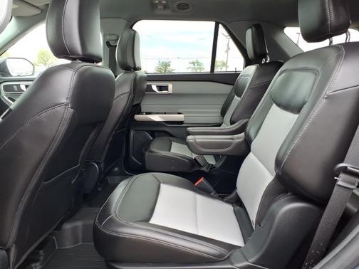 STONE BLUE METALLIC 2024 Ford Explorer XLT