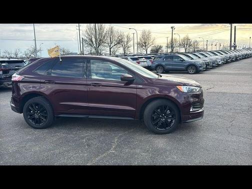 BURGUNDY VELVET MET TINT CC 2023 Ford Edge ST LINE