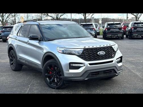 ICONIC SILVER METALLIC 2023 Ford Explorer ST