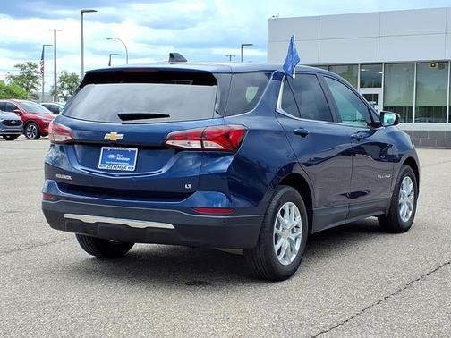 Blue Glow Metallic 2022 Chevrolet Equinox LT W/1LT