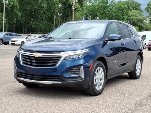 Blue Glow Metallic 2022 Chevrolet Equinox LT W/1LT