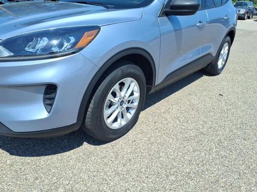 ICED BLUE SILVER METALLIC 2022 Ford Escape SE