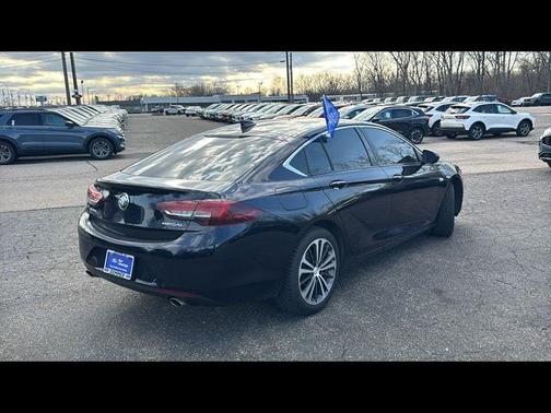 Darkmoon Blue Metallic 2018 Buick Regal ESSENCE