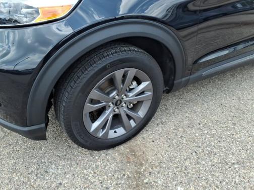 AGATE BLACK METALLIC 2024 Ford Explorer XLT