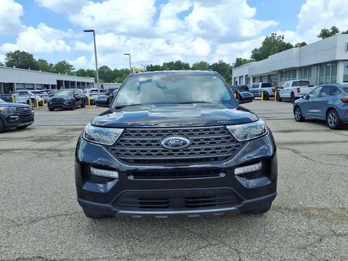 AGATE BLACK METALLIC 2024 Ford Explorer XLT