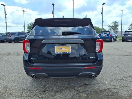 AGATE BLACK METALLIC 2024 Ford Explorer XLT