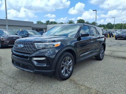 AGATE BLACK METALLIC 2024 Ford Explorer XLT