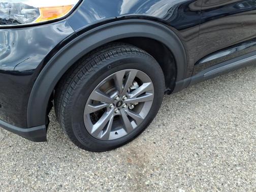 AGATE BLACK METALLIC 2024 Ford Explorer XLT