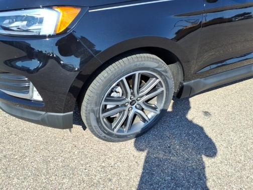 AGATE BLACK METALLIC 2024 Ford Edge TITANIUM