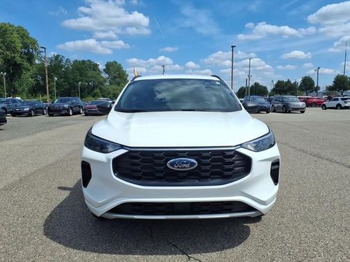 STAR WHITE METALLIC TRI-COA 2024 Ford Escape ST-LINE