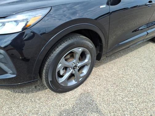 AGATE BLACK METALLIC 2024 Ford Escape ST-LINE