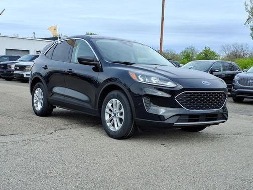 AGATE BLACK METALLIC 2022 Ford Escape SE