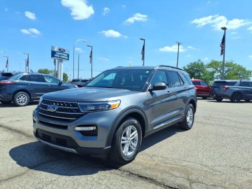 CARBONIZED GRAY METALLIC 2024 Ford Explorer XLT