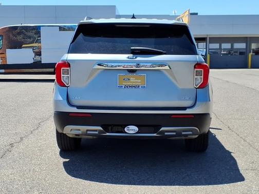 ICONIC SILVER METALLIC 2023 Ford Explorer XLT