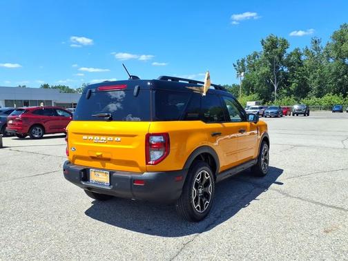 ORANGE FURY METALLIC TRI-CO 2026 Ford Bronco Sport OUTER BANKS