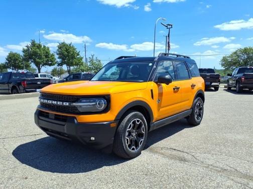 ORANGE FURY METALLIC TRI-CO 2026 Ford Bronco Sport OUTER BANKS