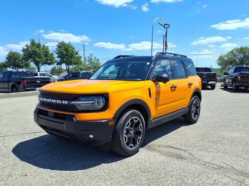 ORANGE FURY METALLIC TRI-CO 2026 Ford Bronco Sport OUTER BANKS
