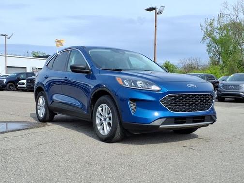 ATLAS BLUE METALLIC 2022 Ford Escape SE