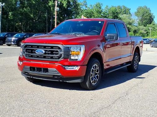 HOT PEPPER RED MET TINTD CC 2023 Ford F-150 XLT