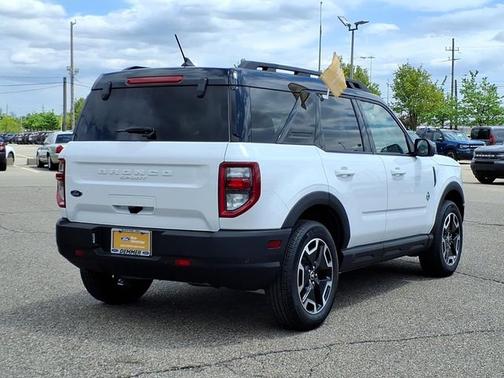 OXFORD WHITE 2024 Ford Bronco Sport OUTER BANKS