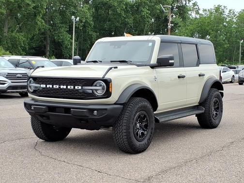 DESERT SAND 2025 Ford Bronco OUTER BANKS