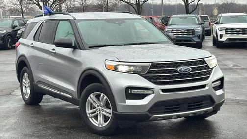 ICONIC SILVER METALLIC 2023 Ford Explorer XLT