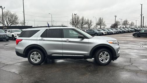 ICONIC SILVER METALLIC 2023 Ford Explorer XLT