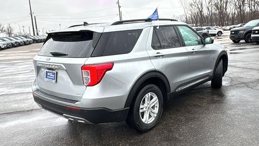 ICONIC SILVER METALLIC 2023 Ford Explorer XLT