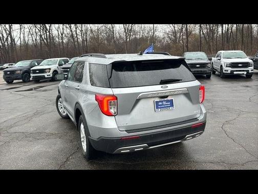 ICONIC SILVER METALLIC 2023 Ford Explorer XLT