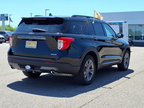 AGATE BLACK METALLIC 2023 Ford Explorer XLT
