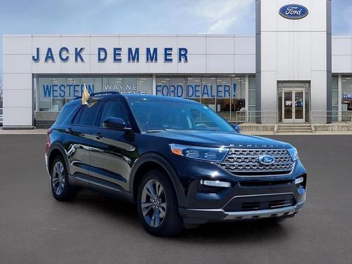 AGATE BLACK METALLIC 2023 Ford Explorer XLT
