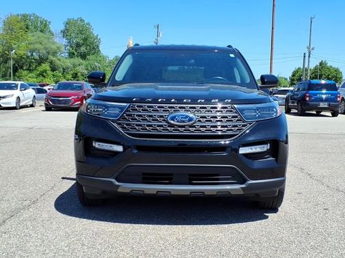 AGATE BLACK METALLIC 2023 Ford Explorer XLT