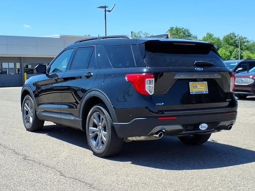 AGATE BLACK METALLIC 2023 Ford Explorer XLT