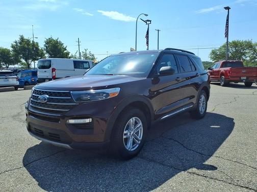 BURGUNDY VELVET MET TINT CC 2022 Ford Explorer XLT