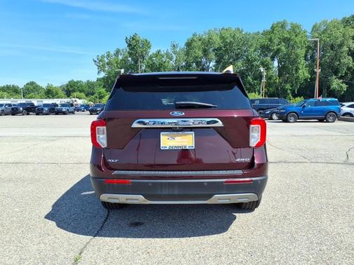 BURGUNDY VELVET MET TINT CC 2022 Ford Explorer XLT