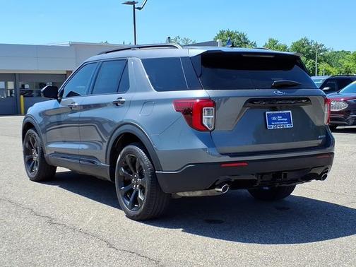 CARBONIZED GRAY METALLIC 2024 Ford Explorer ST-LINE