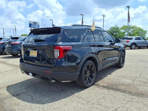 AGATE BLACK METALLIC 2024 Ford Explorer ST-LINE